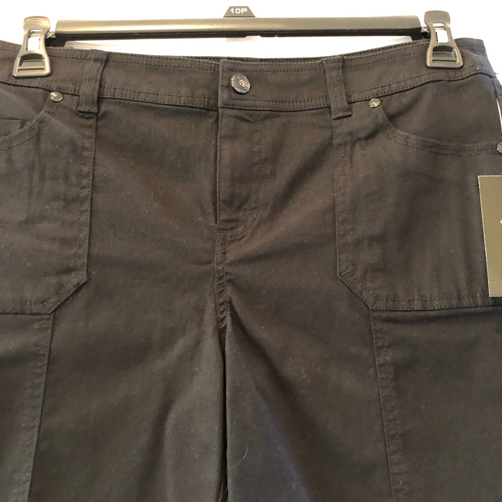Shorts - Picture 2 of 7